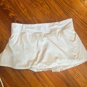 Lululemon white tennis skirt size 10